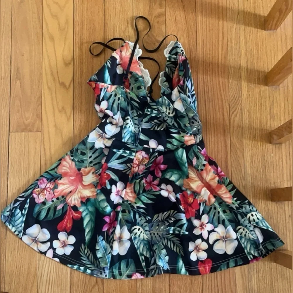 D2 Milano Dress - Picture 2 of 4